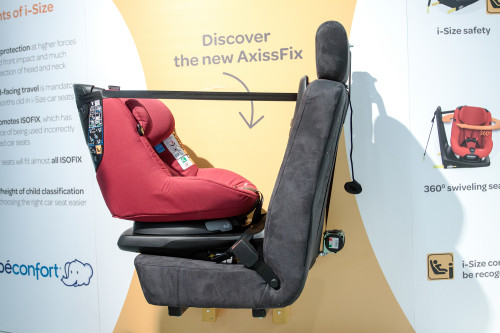 Maxi-Cosi AxissFix nadaje się do przewożenia dzieci zarówno tyłem jak i przodem do kierunku jazdy